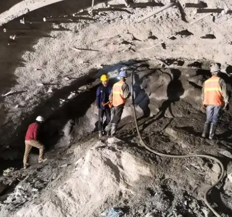 绵阳拱顶带模注浆料的施工流程及注意事项